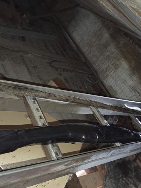 Технология безопасного доступа к кабелю в лотке